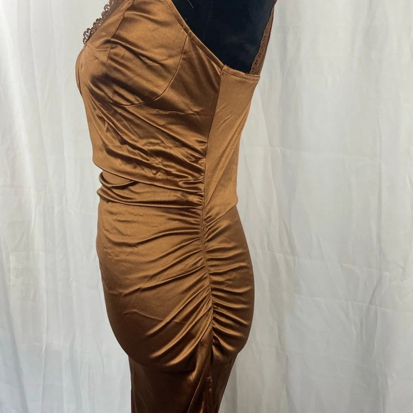 NWT FABONICS Sleeveless Satin Ruched Cross Over V-Neck Sheath Dress - Picture 5 of 9